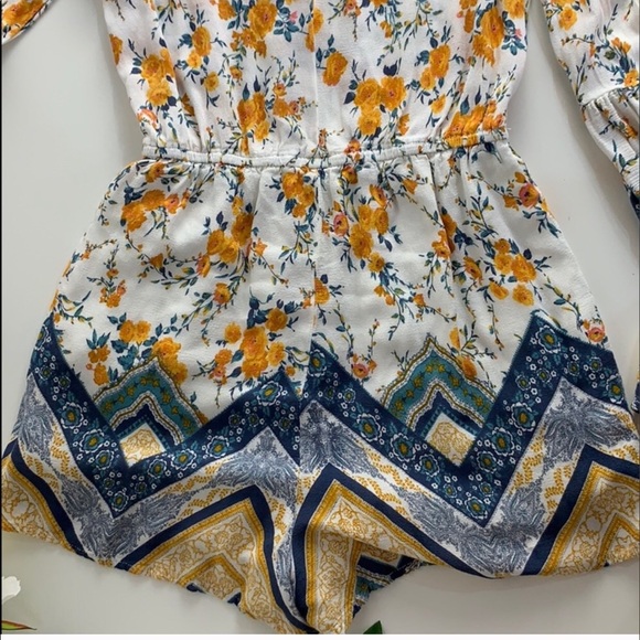 😍 Chloe & Kate Romper 😍 - Picture 7 of 7